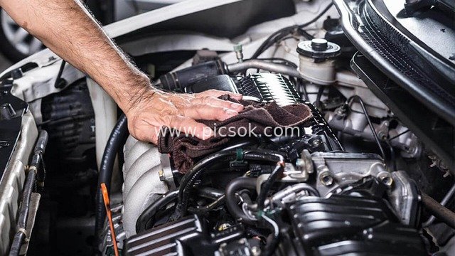 汽修厂汽车发动机清洁保养维修场景