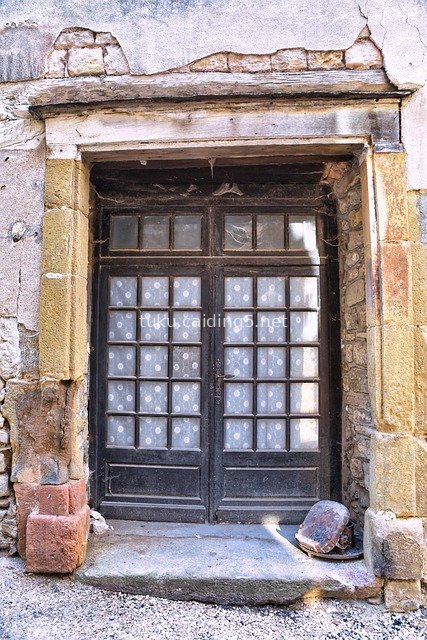 中世纪乡村历史木门 石材建筑古朴入口