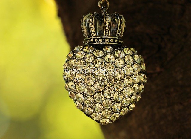 镶钻爱心皇冠吊坠 复古时尚挂饰