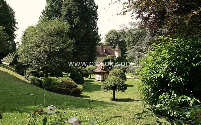 European Castle Landscape Garden with Trimmed Hedges and Lawn Wallpaper